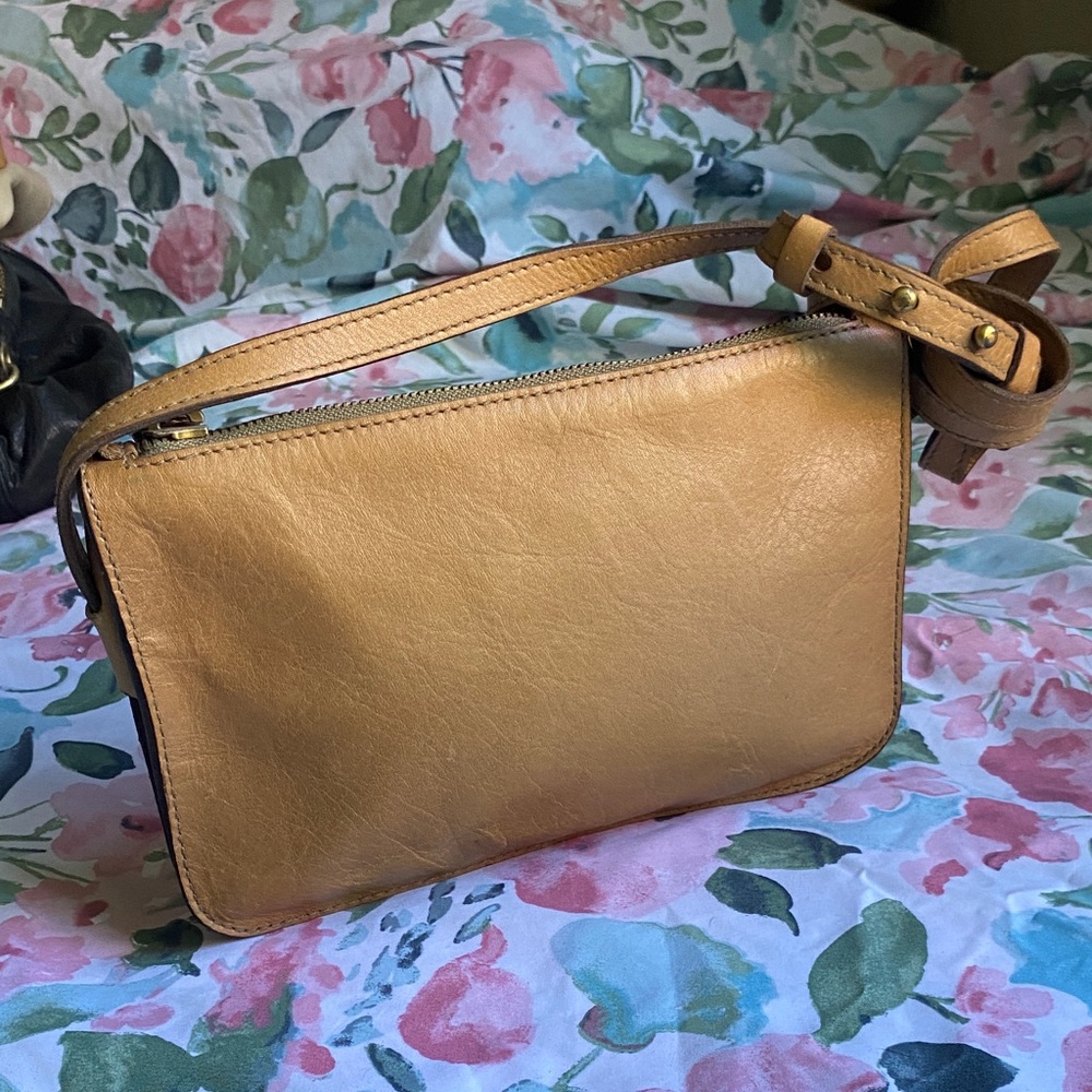 LAST CHANCE BAG‼️ Madewell “The Simple” Curry Leather Crossbody